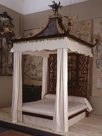 Badminton Chines bed
