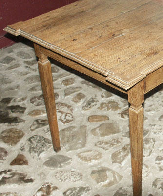 Furniture: cottage style table