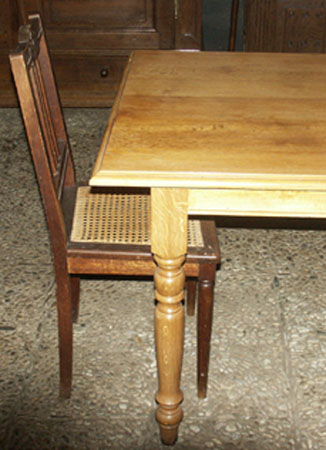 Furniture: cottage style chair and table