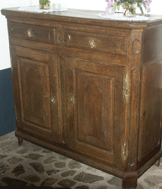 Furniture: country, cottage style commode