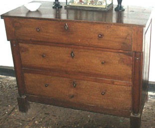 Furniture: "chest of drawers" in country, cottage style