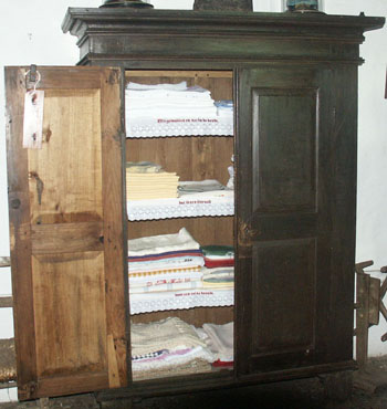 Furniture: 2 doors country, cottage style dresser