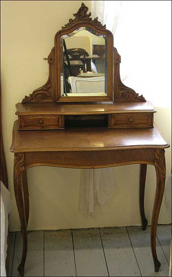 dressing table Louis XV style