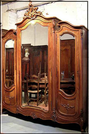 armoire Louis XV style