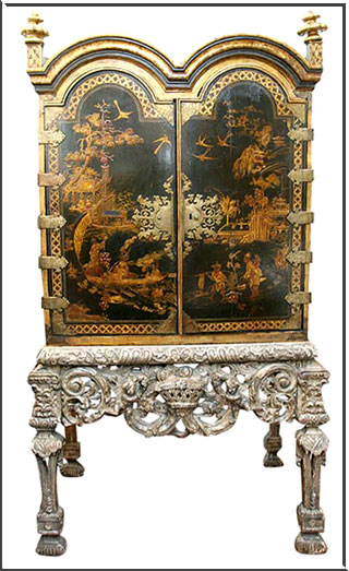 Queen Anne tea cabinet in China style from 1710